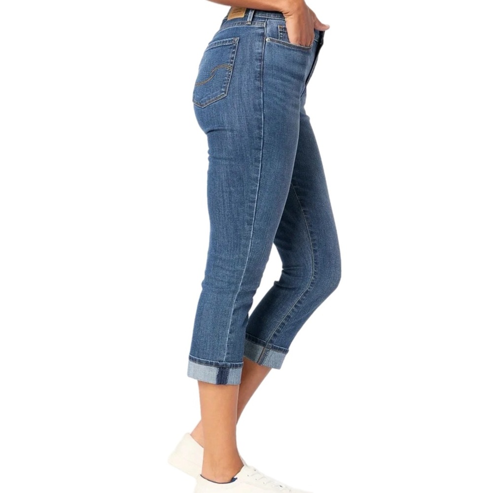 NWOT Levi Strauss Signature Women's Mid-Rise Capri Blue Jeans Size 18 - Picture 2 of 11